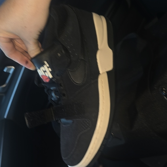 Nike Men's Black and Cream Sneakers - Picture 7 of 10